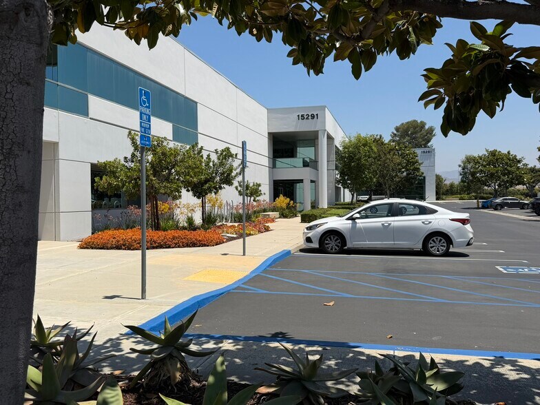 15291 Barranca Pky, Irvine, CA à louer - Photo de l’immeuble – Image 3 sur 11