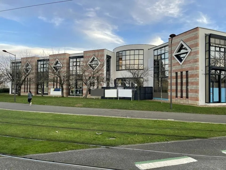 Bureau dans Le Mans à louer Photo de l’immeuble– Image 1 sur 4