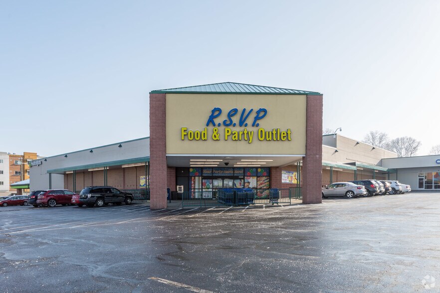 1543-1601 Hawkins Ave, Akron, OH à louer - Photo principale – Image 2 sur 8