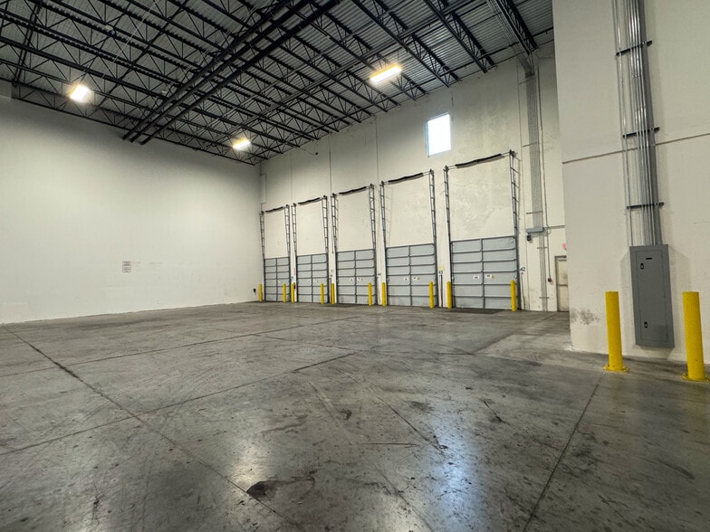 8503 NW 80th St, Medley, FL à louer - Photo de l’immeuble – Image 3 sur 10