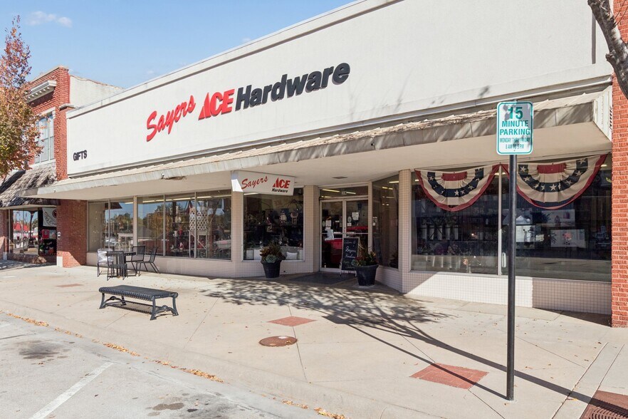 314 N Penn Ave, Independence, KS à vendre - Photo principale – Image 1 sur 26