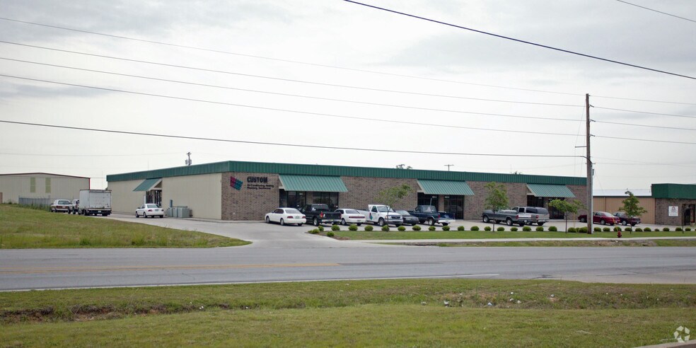 901-905 S 9th St, Broken Arrow, OK à louer - Photo de l’immeuble – Image 1 sur 7