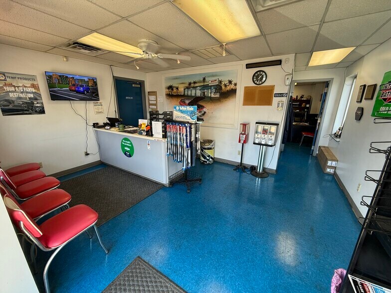1130 Bowers Ave NW, New Philadelphia, OH à vendre - Photo de l’immeuble – Image 2 sur 30