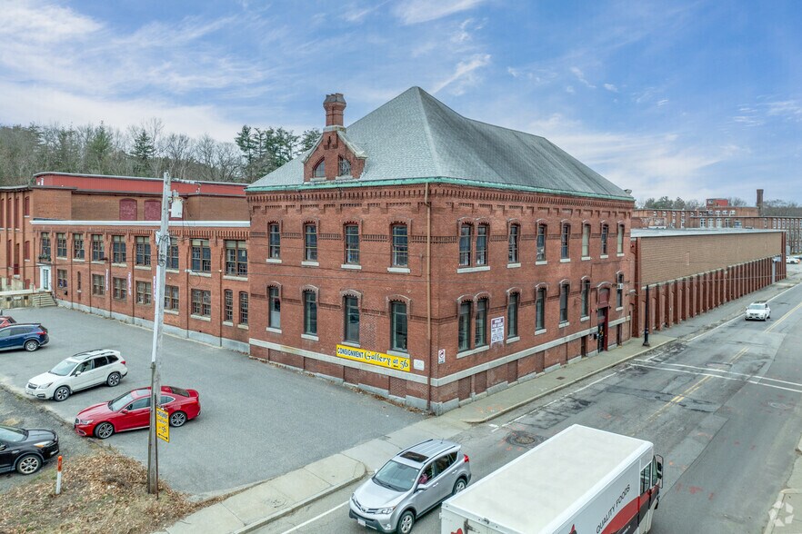 56 Sterling St, Clinton, MA à louer - Photo principale – Image 1 sur 40
