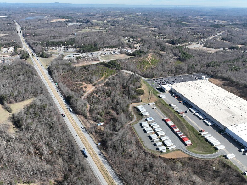 1000 PVH Quality Way, Jonesville, NC à louer - Photo de l’immeuble – Image 3 sur 3