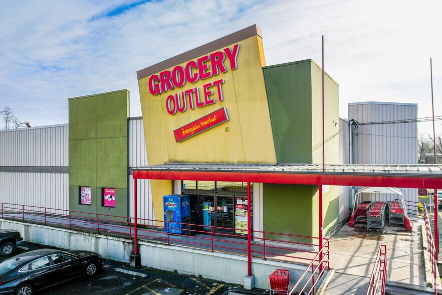 299 D St NE, Salem, OR à vendre - Photo de l’immeuble – Image 3 sur 7