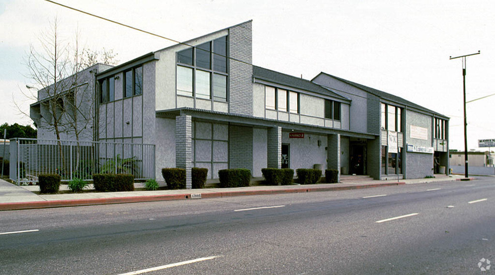 17660 Lakewood Blvd, Bellflower, CA à louer - Photo de l’immeuble – Image 2 sur 3