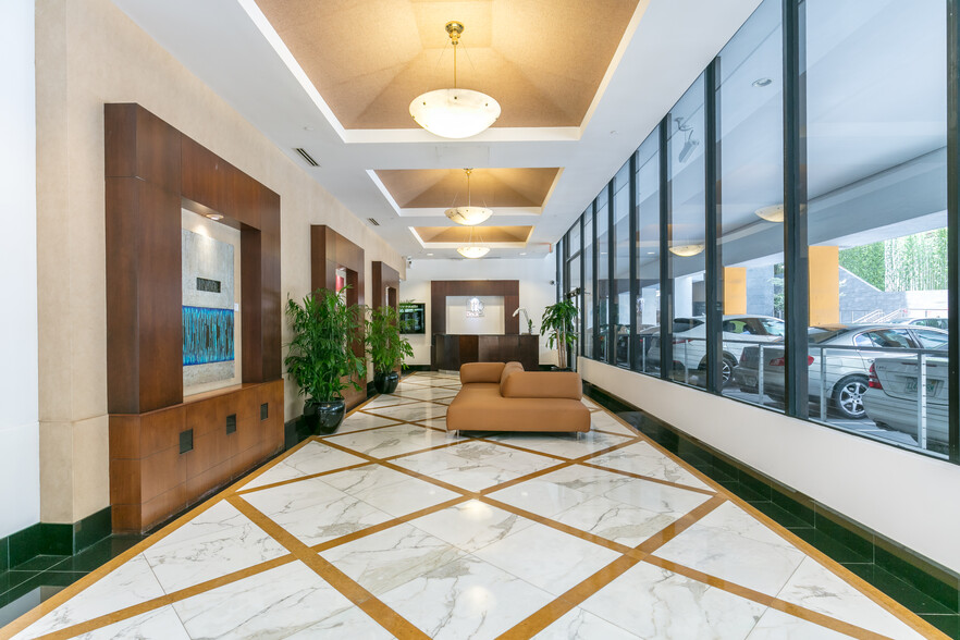 1110 Brickell Ave, Miami, FL à louer - Hall d’entrée – Image 3 sur 96