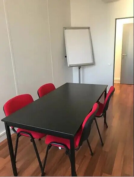 Bureau dans Saint-Ouen-Sur-Seine à louer - Photo de l’immeuble – Image 2 sur 9