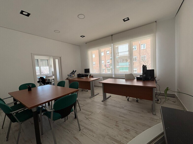 Bureau dans Villaviciosa de Odón, Madrid à louer - Photo de l’immeuble – Image 2 sur 2