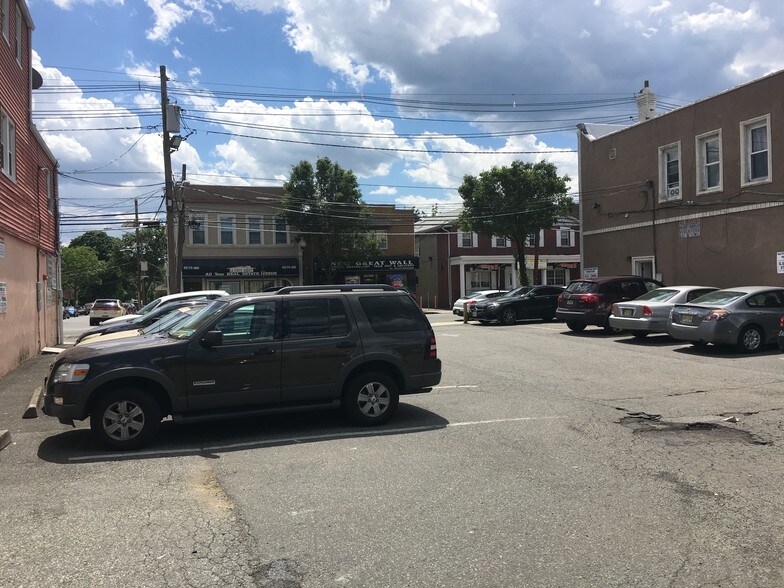 604 Van Houten Ave, Clifton, NJ à vendre - Photo de l’immeuble – Image 3 sur 8