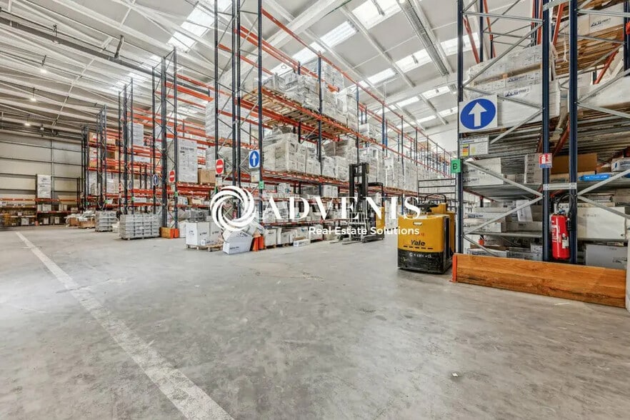 Industriel/Logistique dans Chelles à vendre - Photo de l’immeuble – Image 3 sur 12