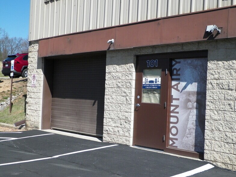 401 Center St, Mount Airy, MD à vendre - Photo principale – Image 1 sur 5