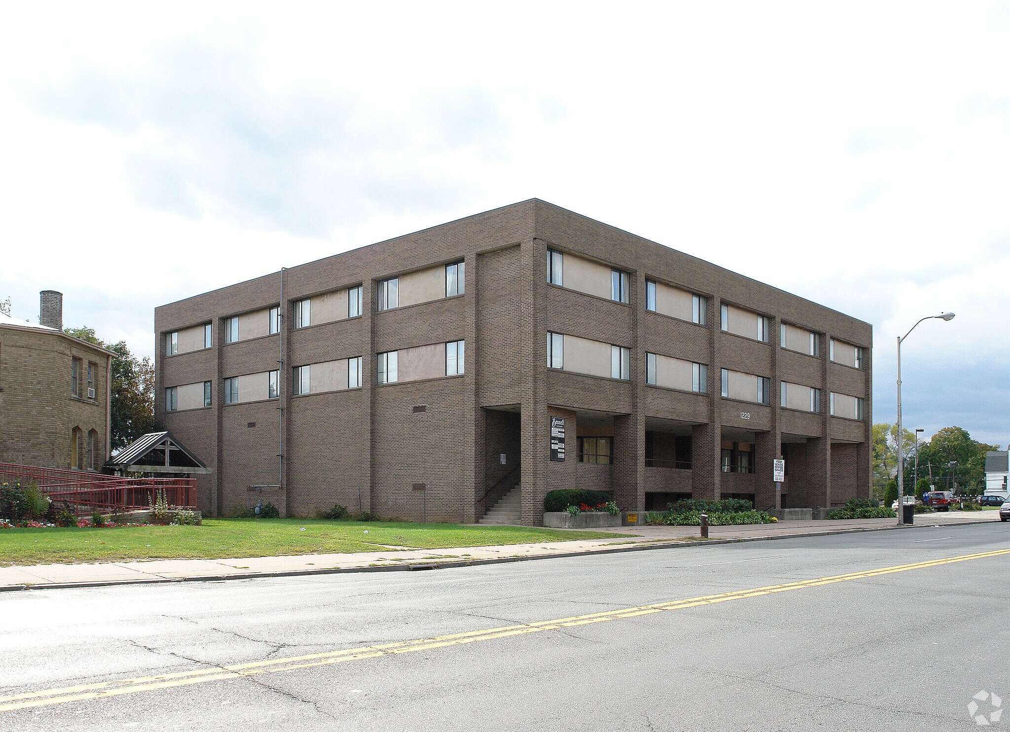 1229-1251 Albany Ave, Hartford, CT à louer Photo principale– Image 1 sur 9
