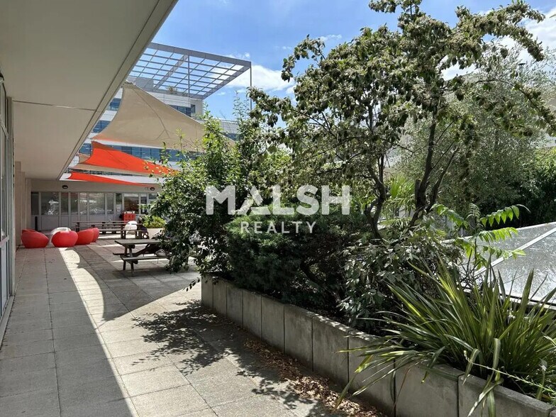 Bureau dans Villeurbanne à louer - Photo de l’immeuble – Image 3 sur 13