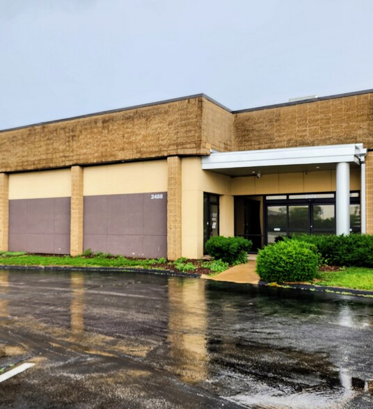 2466-2488 Old Dorsett Rd, Maryland Heights, MO à louer - Photo de l’immeuble – Image 3 sur 4