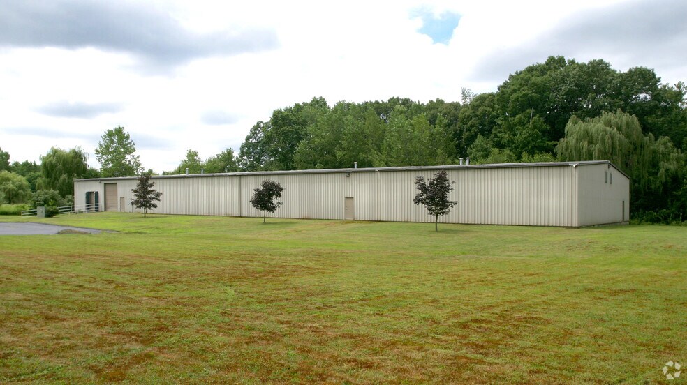 28 Britton Dr, Bloomfield, CT à vendre - Photo de l’immeuble – Image 3 sur 4