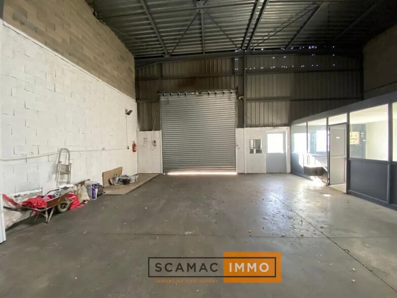 Industriel/Logistique dans Rognac à louer - Photo de l’immeuble – Image 1 sur 5