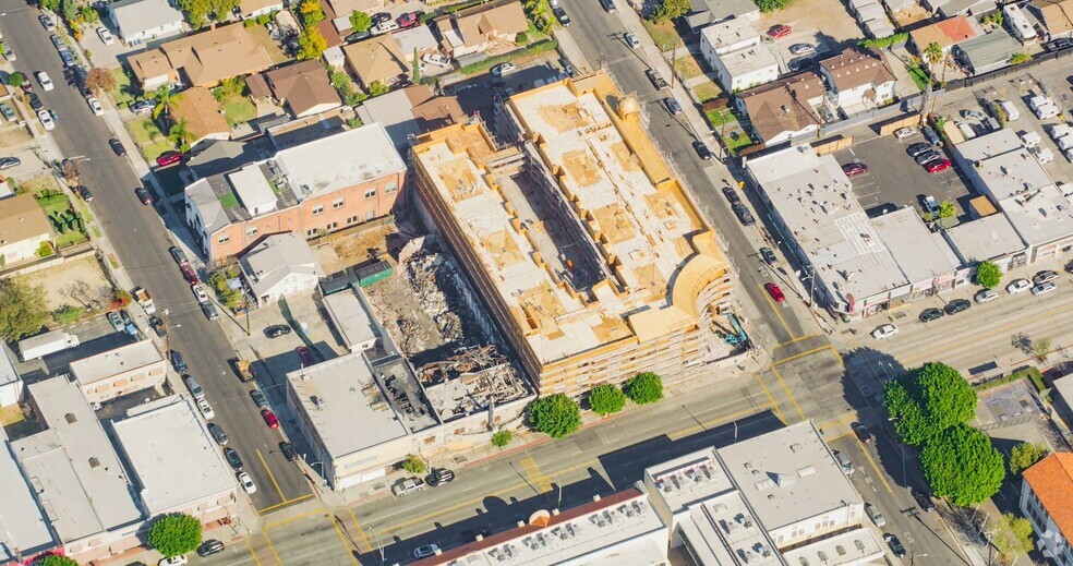 111 N Rowan Ave, Los Angeles, CA à louer - Photo principale – Image 1 sur 3