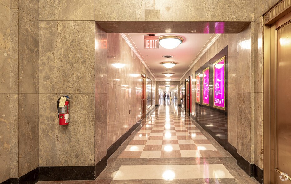 169 E Flagler St, Miami, FL à louer - Hall d’entrée – Image 3 sur 11