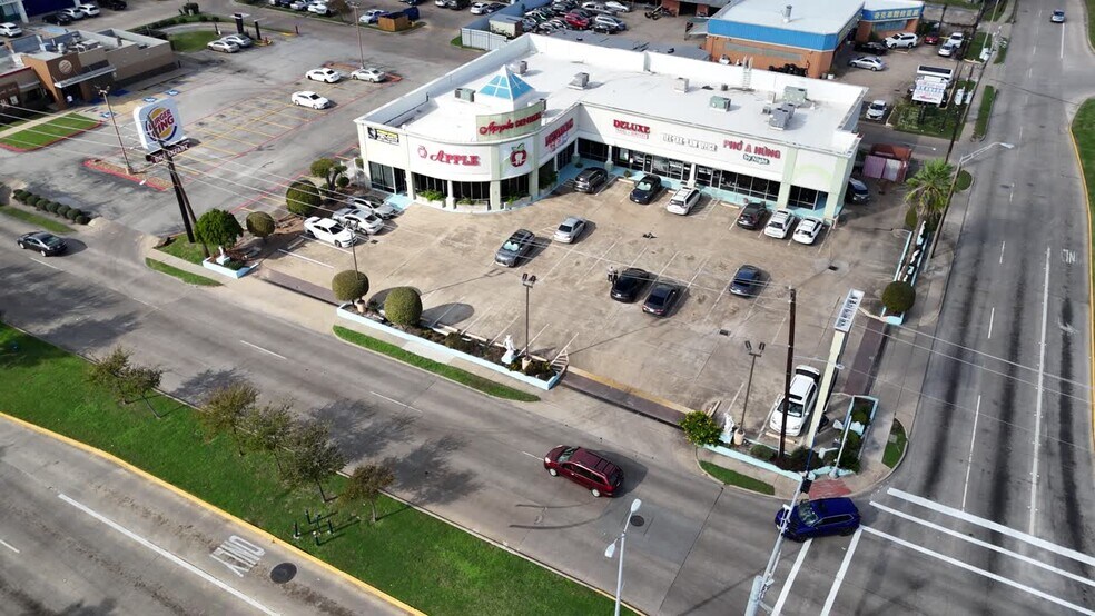 11900 Bellaire Blvd, Houston, TX à louer - Vidéo sur l’annonce professionnelle – Image 2 sur 8
