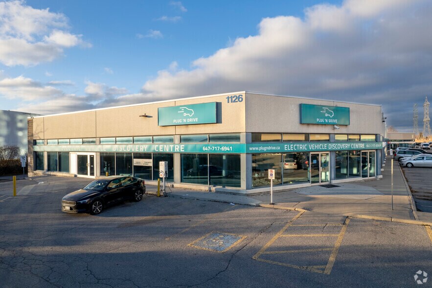 1126 Finch Ave W, Toronto, ON à louer - Photo de l’immeuble – Image 2 sur 6