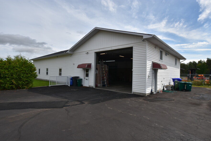 3836 Leitrim Rd, Ottawa, ON à vendre - Photo de l’immeuble – Image 2 sur 17