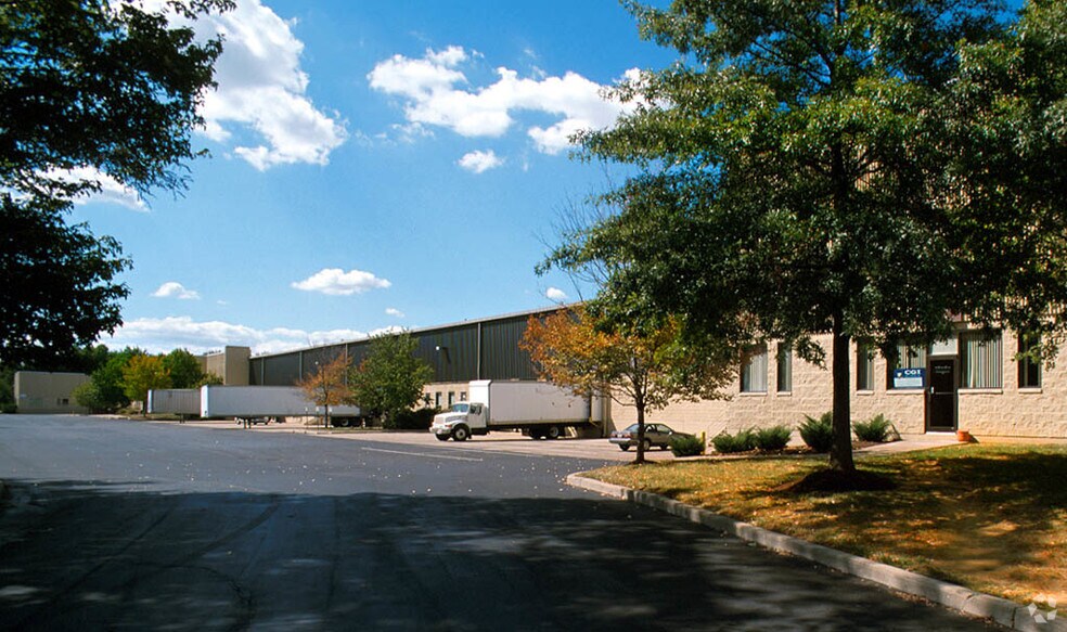 4650 Lake Forest Dr, Blue Ash, OH à louer - Photo de l’immeuble – Image 2 sur 2