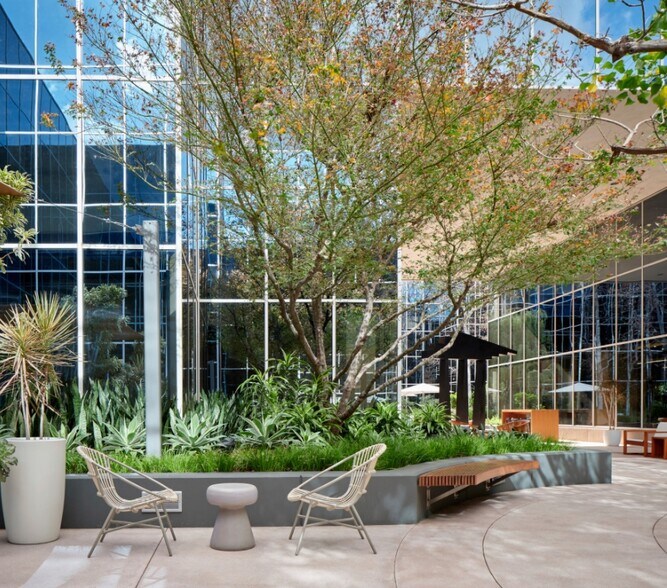 345 N Maple Dr, Beverly Hills, CA à louer - Photo de l’immeuble – Image 2 sur 7