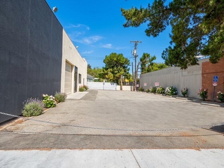 8466 Melrose Ave, West Hollywood, CA à louer - Photo de l’immeuble – Image 3 sur 3