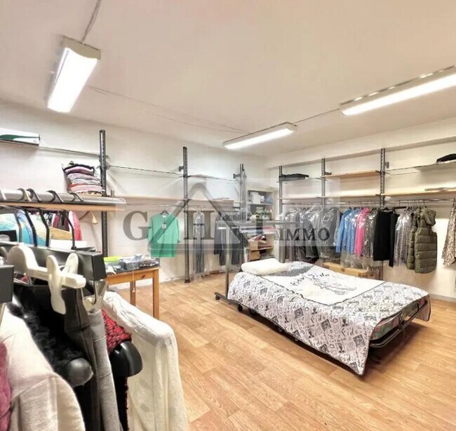 Plus de détails pour Local commercial à vendre