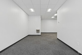 2880 N Scherer Dr, Saint Petersburg, FL à louer Photo intérieure– Image 2 sur 12