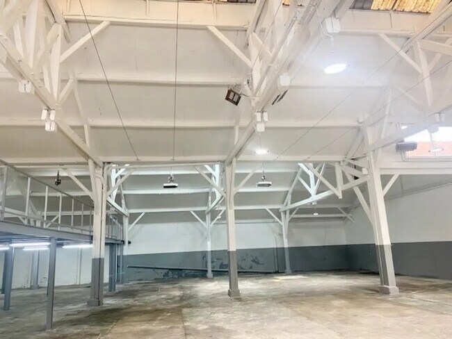 Plus de détails pour 44 Rue Du Mal De Lattre De Tassigny, Corbeil-Essonnes - Local d'activités à louer