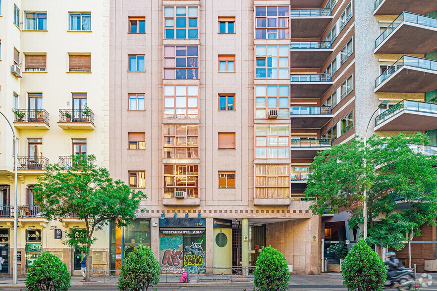 Immeuble residentiel dans Madrid, Madrid à vendre - Photo de l’immeuble – Image 1 sur 2