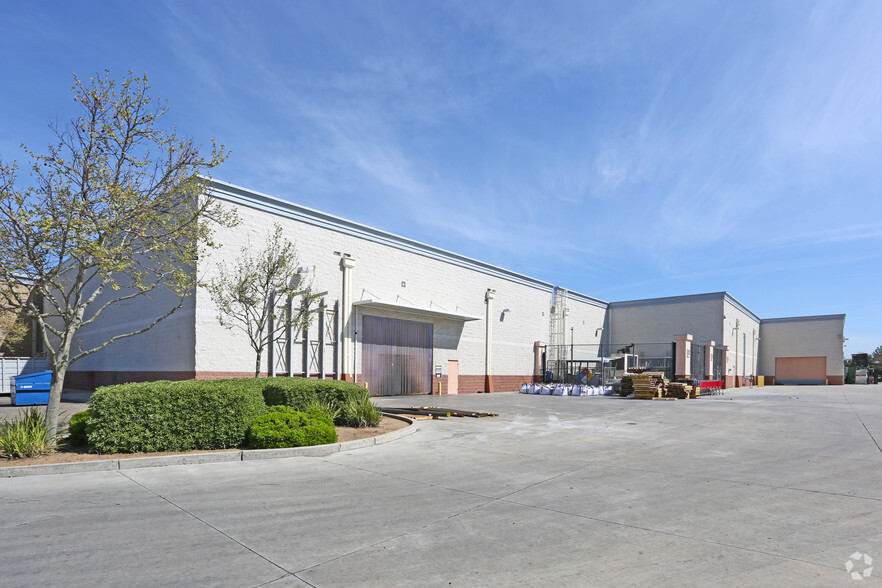 1750 W Olive Ave, Merced, CA à louer - Photo de l’immeuble – Image 2 sur 8