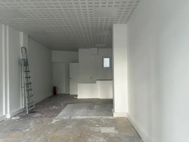 Local commercial dans Paris à louer - Photo de l’immeuble – Image 3 sur 5