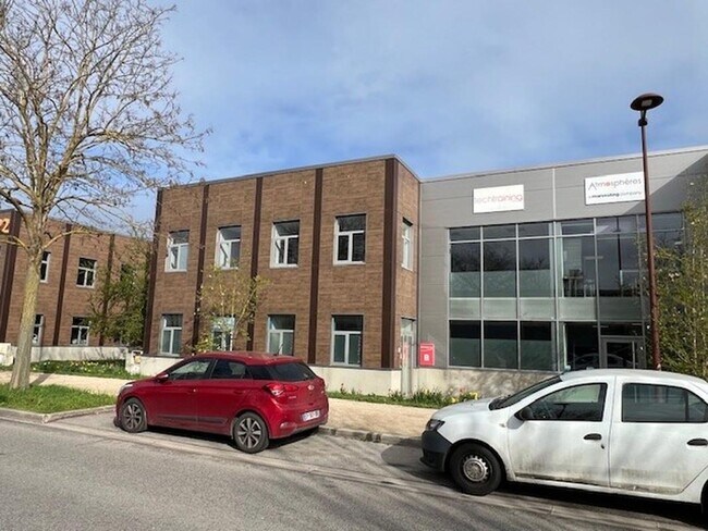 Plus de détails pour 20 Rue Georges Méliès, Bois-d'Arcy - Industriel/Logistique à louer