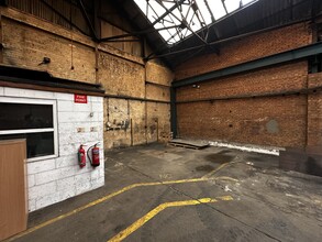 Dudley Central-Trading Est Shaw Rd, Dudley à louer Photo intérieure– Image 1 sur 4