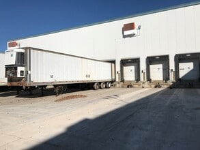 450 Thomas St, Ingersoll, ON à louer Photo de l’immeuble– Image 2 sur 5