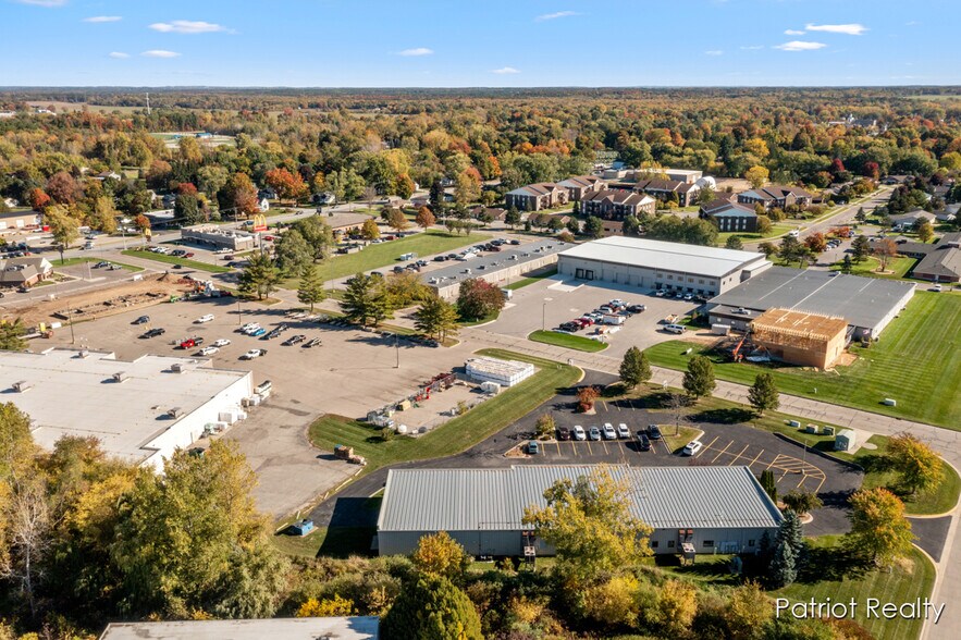 75 Applewood Dr, Sparta, MI à vendre - Aérien – Image 3 sur 34