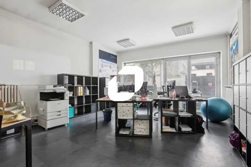 Local d'activités dans La Garenne-Colombes à vendre - Photo de l’immeuble – Image 2 sur 11