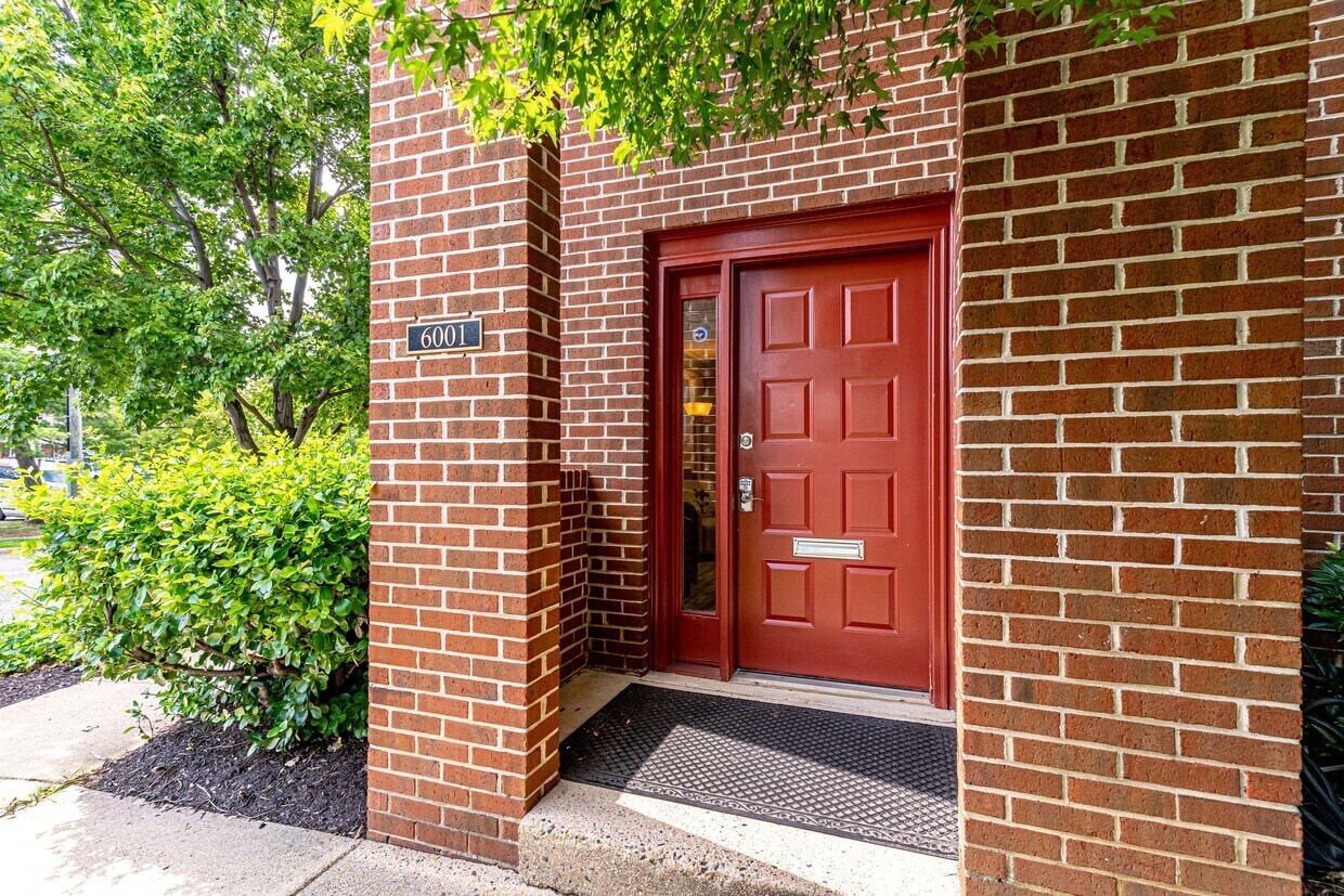 6001-6003 Tower Ct, Alexandria, VA 22304 - Lot 6001 - - Photo intérieure - Image 2 of 8