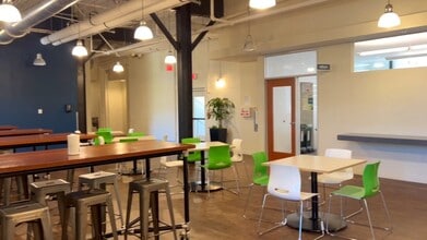 313-317 Iron Horse Way, Providence, RI à louer - Vidéo sur l’annonce professionnelle