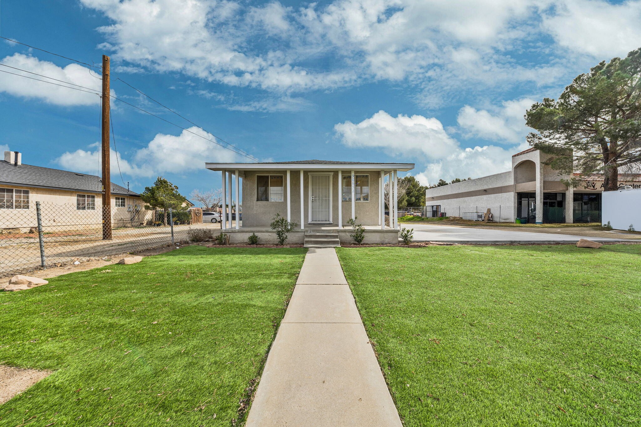 38652 9th St E, Palmdale, CA à louer Photo de l’immeuble– Image 1 sur 31