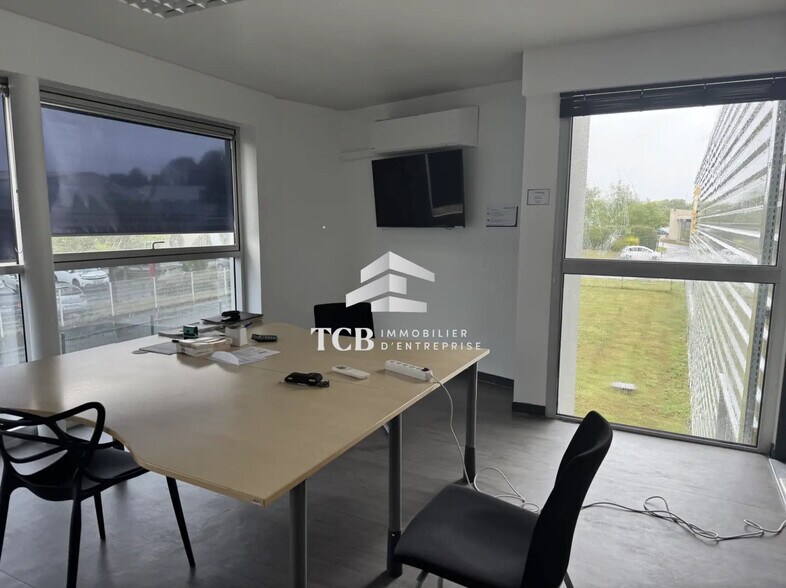 Local d'activités dans Sainte-Luce-sur-Loire à vendre - Photo de l’immeuble – Image 3 sur 12