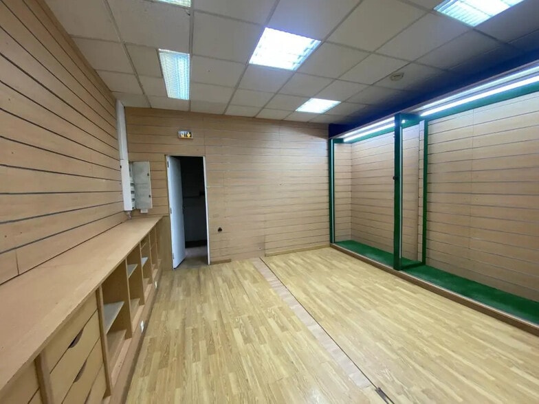 Local commercial dans Paris à louer - Photo de l’immeuble – Image 3 sur 9