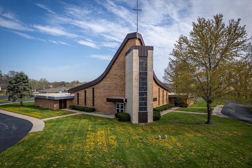 17200 E 39th St S, Independence, MO à vendre - Photo principale – Image 1 sur 45