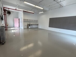 526 46th Ave, Long Island City, NY à louer Photo intérieure– Image 2 sur 5