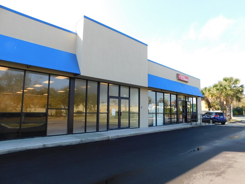 1445 N Courtenay Pky, Merritt Island, FL à louer - Photo de l’immeuble – Image 3 sur 7