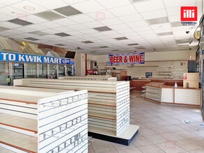 21355 Sherman Way, Canoga Park, CA à louer Photo intérieure– Image 1 sur 5